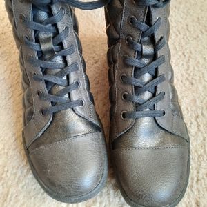 COMBAT BOOTS